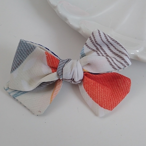 Dog Hair Bows - Set of 2 Bows for Pets with clip - Picture 2 of 5